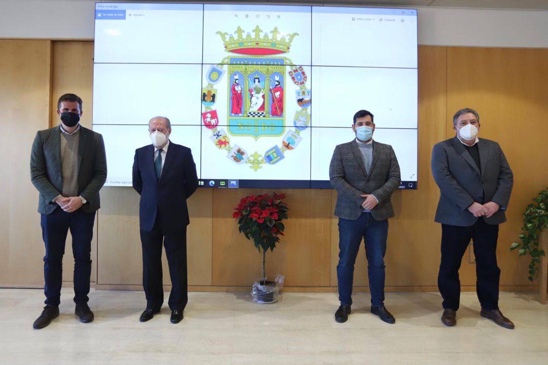 Villalobos posa en la Sede Provincial con los alcaldes de La Puebla del Río y Estepa y Alejandro Moyano Villalobos posa en la Sede Provincial con los alcaldes de La Puebla del Río y Estepa y Alejandro Moyano