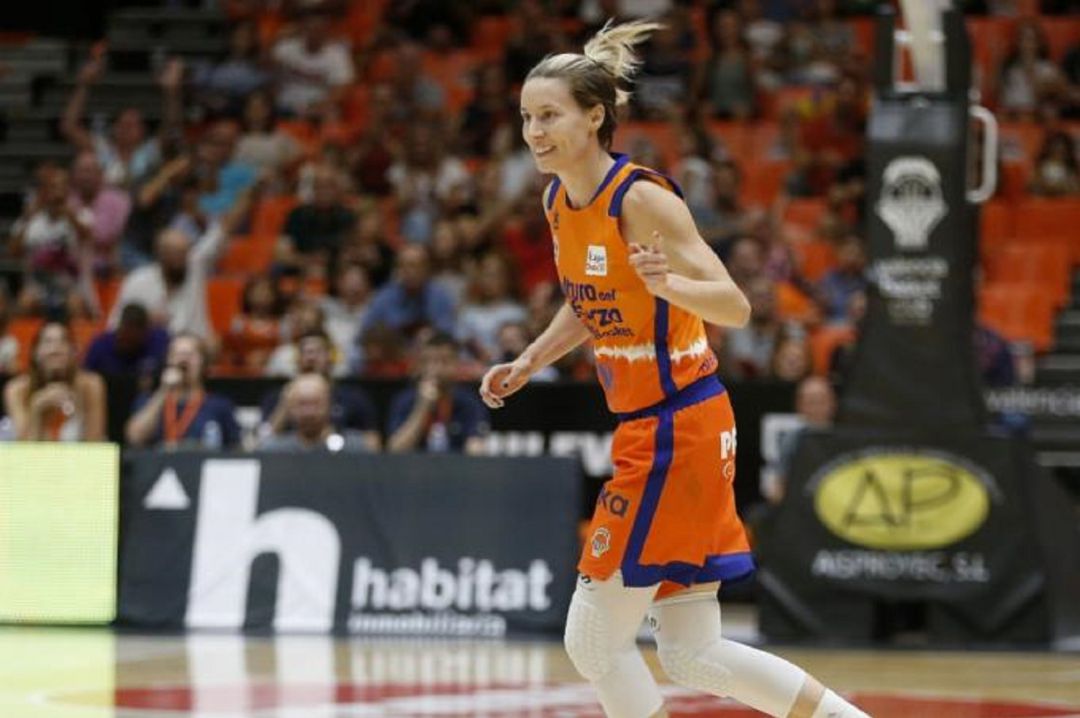 Anna Gómez, durante un partido en La Fonteta. Anna Gómez, durante un partido en La Fonteta.