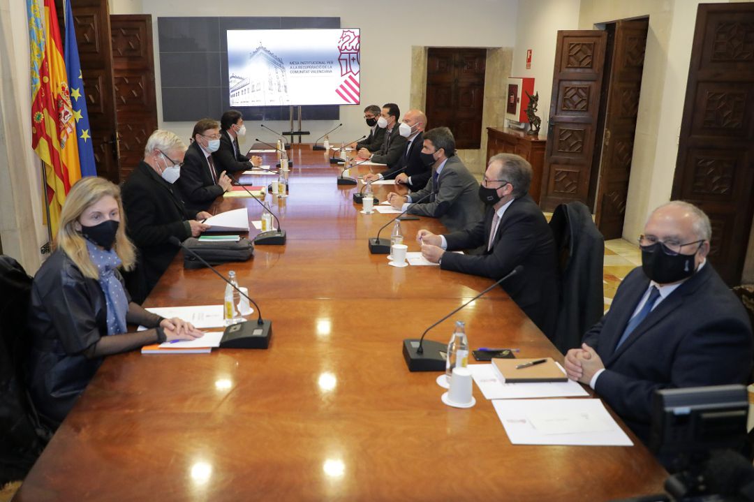 Mesa Institucional con el president Ximo Puig y los alcaldes de Alicante, València y la alcaldesa de Castellón, y también los presidentes de las tres diputaciones provinciales Mesa Institucional con el president Ximo Puig y los alcaldes de Alicante, València y la alcaldesa de Castellón, y también los presidentes de las tres diputaciones provinciales