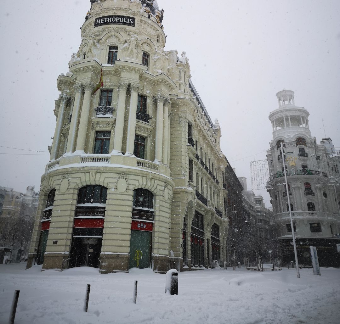 Estado de la Gran Vía de Madrid en plena nevada. Estado de la Gran Vía de Madrid en plena nevada.