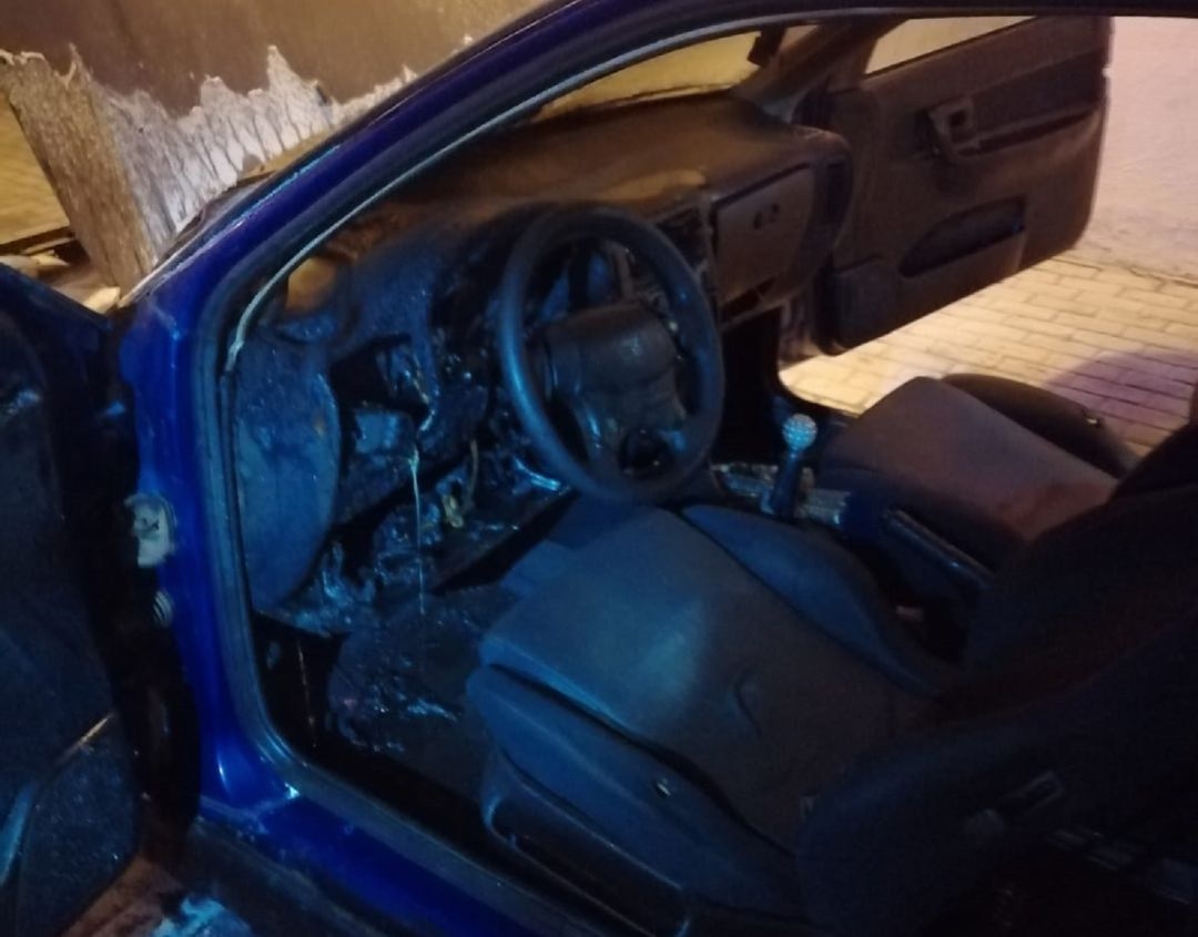El vehículo incendiado. El vehículo incendiado.