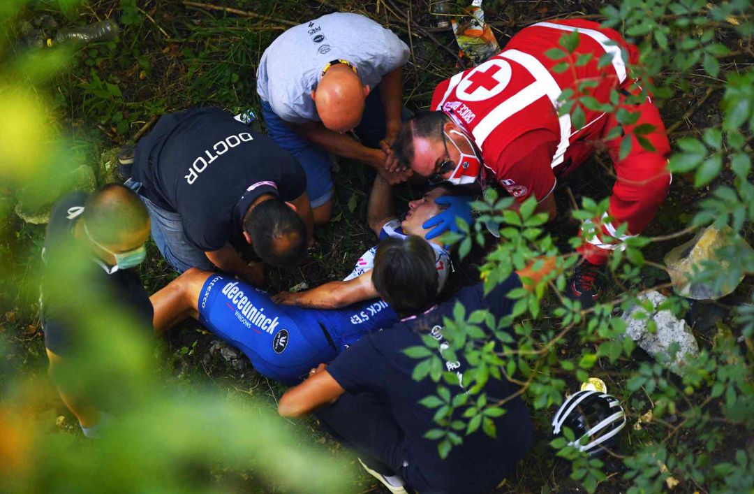 La aparatosa caída del belga Evenepoel. La aparatosa caída del belga Evenepoel.