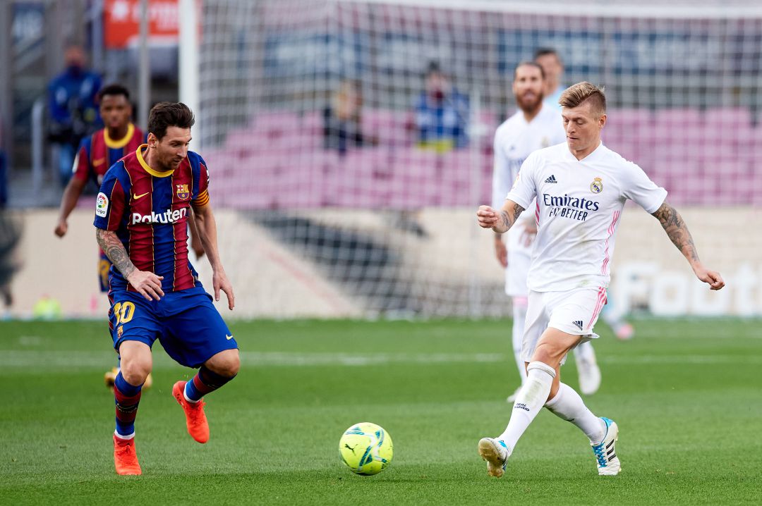 Messi y Kroos, durante el último Clásico. Messi y Kroos, durante el último Clásico.