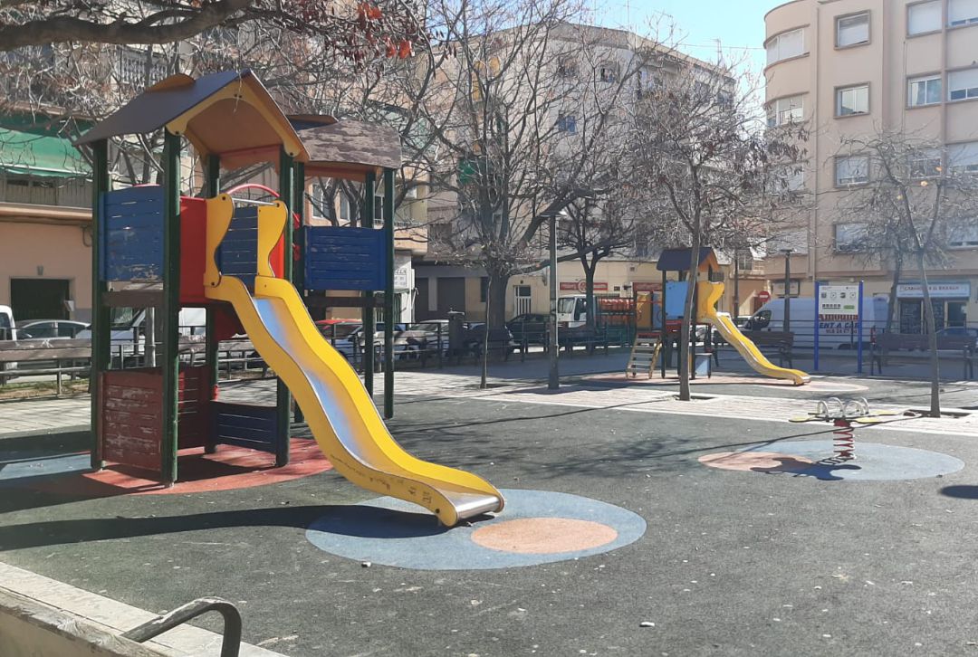Imagen de ayer de la zona de juegos infantiles de la Plaza del Sol, conocida también como Bola de Oro Imagen de ayer de la zona de juegos infantiles de la Plaza del Sol, conocida también como Bola de Oro