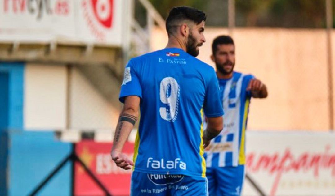 El delantero madrileño durante un encuentro con la Arandina la presente temporada. El delantero madrileño durante un encuentro con la Arandina la presente temporada.