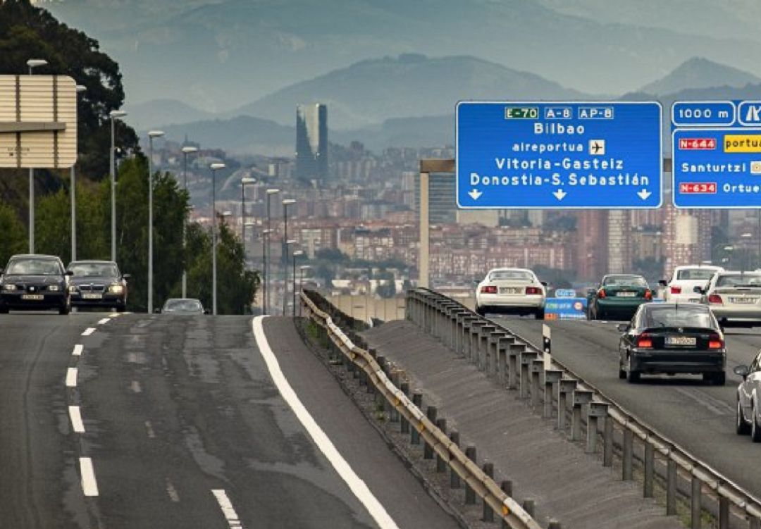 Los conductores en Bilbao y San Sebastián perdieron casi dos días y 39 horas en atascos, respectivamente Los conductores en Bilbao y San Sebastián perdieron casi dos días y 39 horas en atascos, respectivamente
