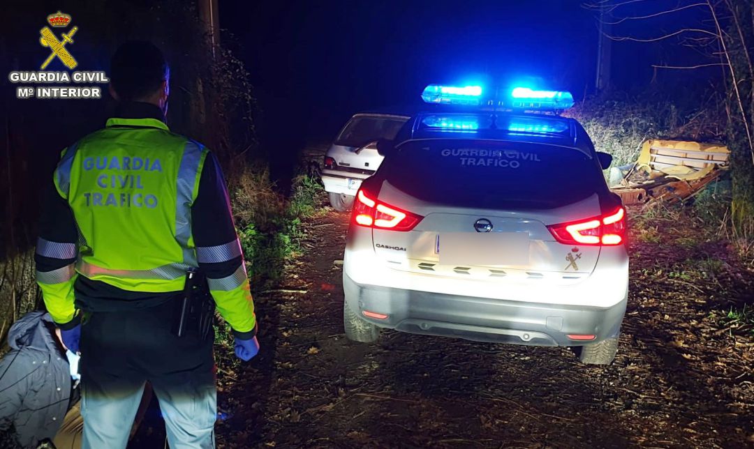 La Guardia Civil detiene en Ponteareas a un varón por conducir de forma temeraria, sin carné y que dio positivo en drogas.
La Guardia Civil detiene en Ponteareas a un varón por conducir de forma temeraria, sin carné y que dio positivo en drogas.