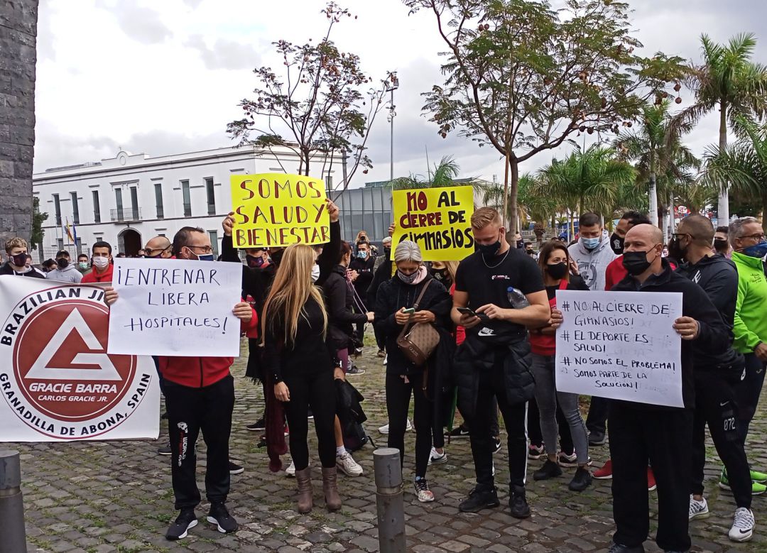 Los gimnasios se manifiestan: "Entrenar libera hospitales" Los gimnasios se manifiestan: "Entrenar libera hospitales"