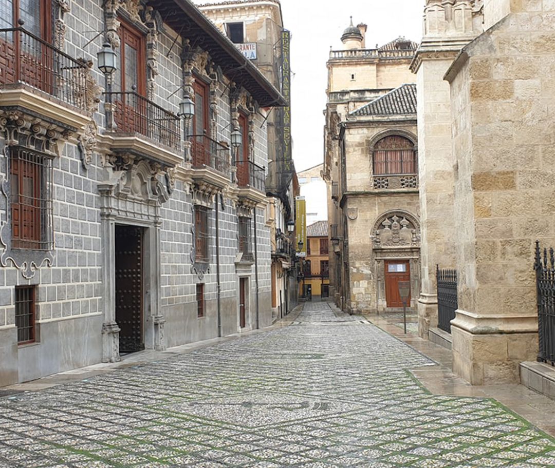 Una de las zonas más concurridas de Granada, la turística calle Oficios, vacía durante los días de confinamiento del otoño de 2020 por la covid-19 Una de las zonas más concurridas de Granada, la turística calle Oficios, vacía durante los días de confinamiento del otoño de 2020 por la covid-19