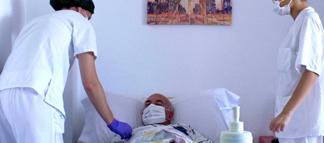 Trabajadores sanitarios en una residencia de mayores. Trabajadores sanitarios en una residencia de mayores.
