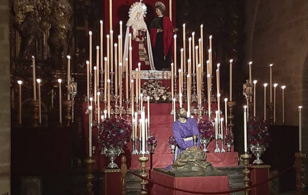 Titulares de la Hermandad de la Oración en el Huerto en el Solemne Triduo a la espera del besamanos Titulares de la Hermandad de la Oración en el Huerto en el Solemne Triduo a la espera del besamanos