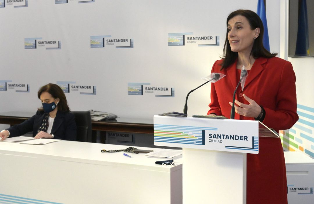 La alcaldesa de Santander, Gema Igual, y la concejala de Medio Ambiente, Margarita Rojo
AYUNTAMIENTO DE SANTANDER
La alcaldesa de Santander, Gema Igual, y la concejala de Medio Ambiente, Margarita Rojo
AYUNTAMIENTO DE SANTANDER