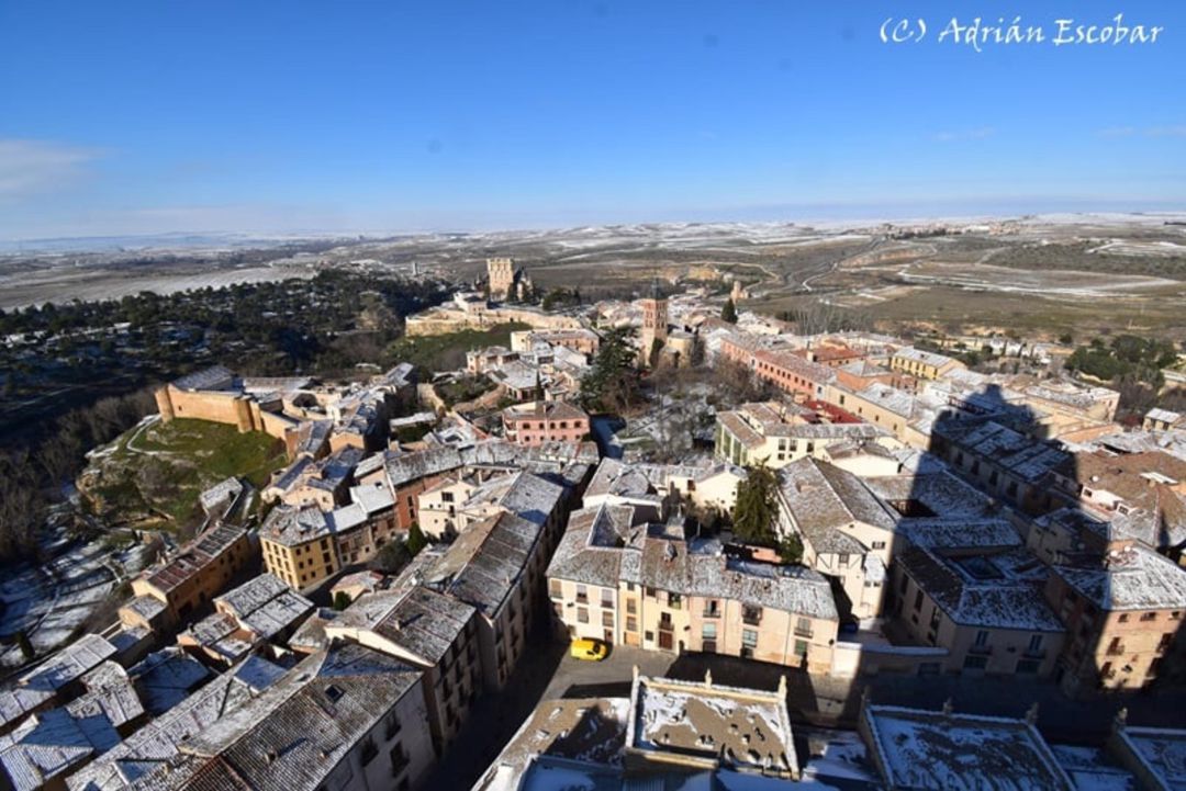 Imagen desde la torre de la Catedral de Segovia donde se observa la zona más afectada por la nevada Imagen desde la torre de la Catedral de Segovia donde se observa la zona más afectada por la nevada