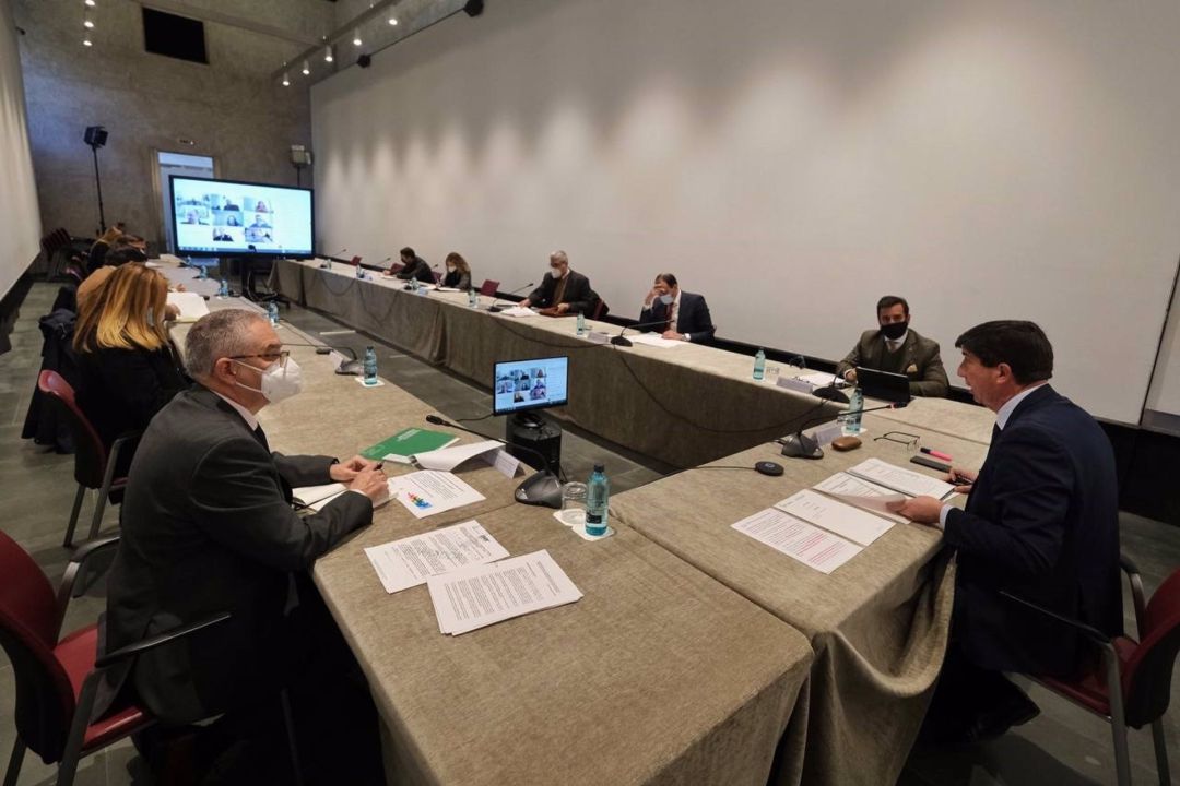 El vicepresidente de la Junta y consejero de Turismo, Juan Marín, ha presidido este miércoles la Mesa del Turismo, a la que ha presentado el Plan de Acción 2021 El vicepresidente de la Junta y consejero de Turismo, Juan Marín, ha presidido este miércoles la Mesa del Turismo, a la que ha presentado el Plan de Acción 2021