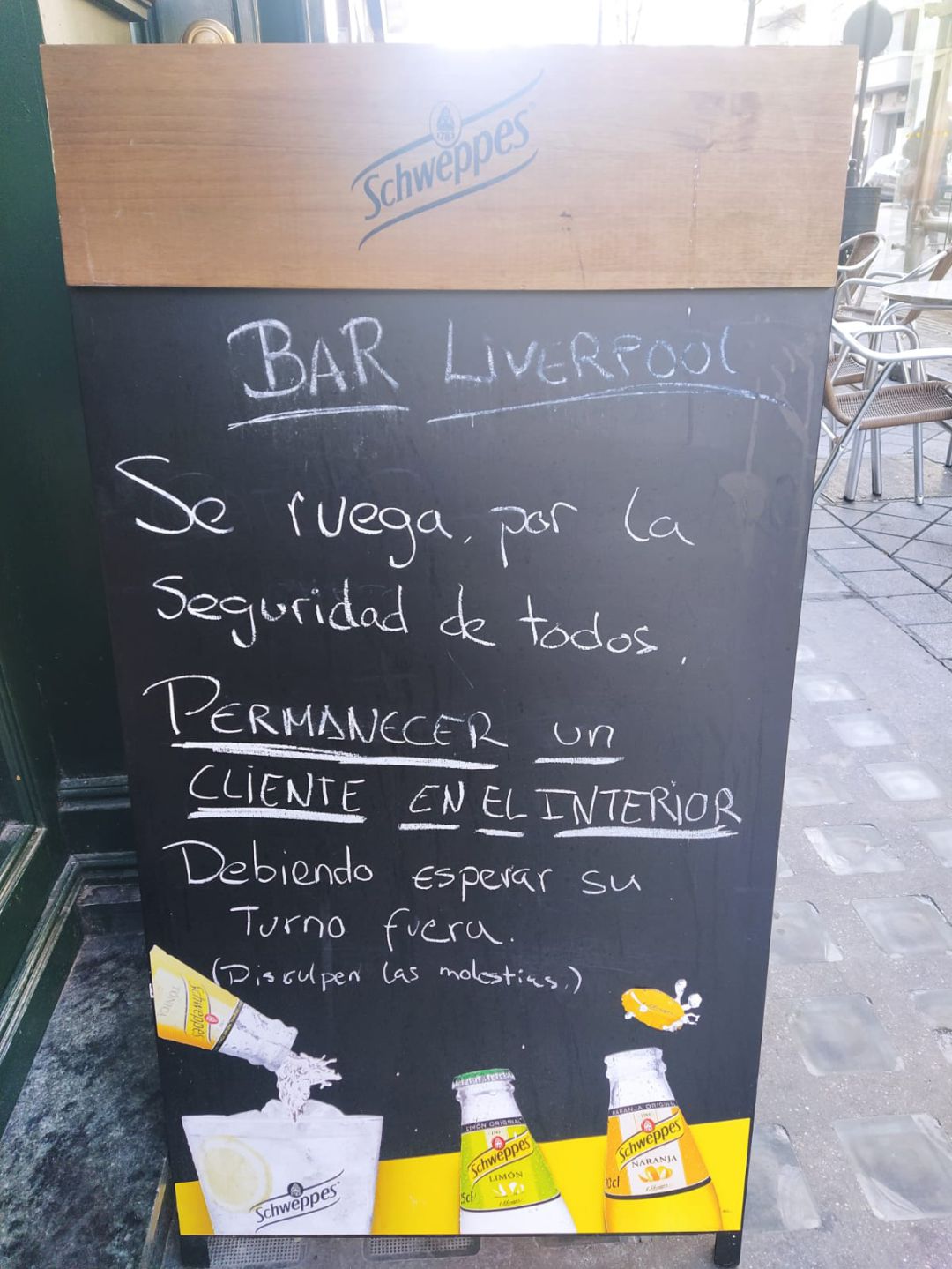 Medidas tras el cierre del interior de la hostelería en el Bar Liverpool de Valladolid Medidas tras el cierre del interior de la hostelería en el Bar Liverpool de Valladolid