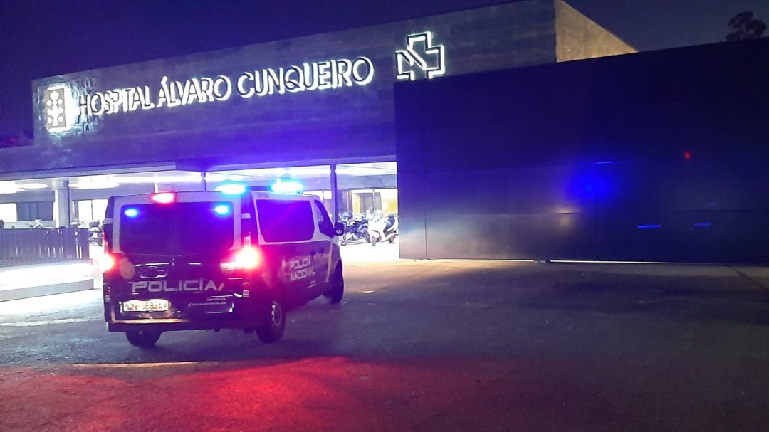 Las primeras dosis llegaba a primera hora de esta mañana al hospital Álvaro Cunqueiro y a diferentes centros de atención sanitaria escoltadas por la Policía Nacional. Las primeras dosis llegaba a primera hora de esta mañana al hospital Álvaro Cunqueiro y a diferentes centros de atención sanitaria escoltadas por la Policía Nacional.
