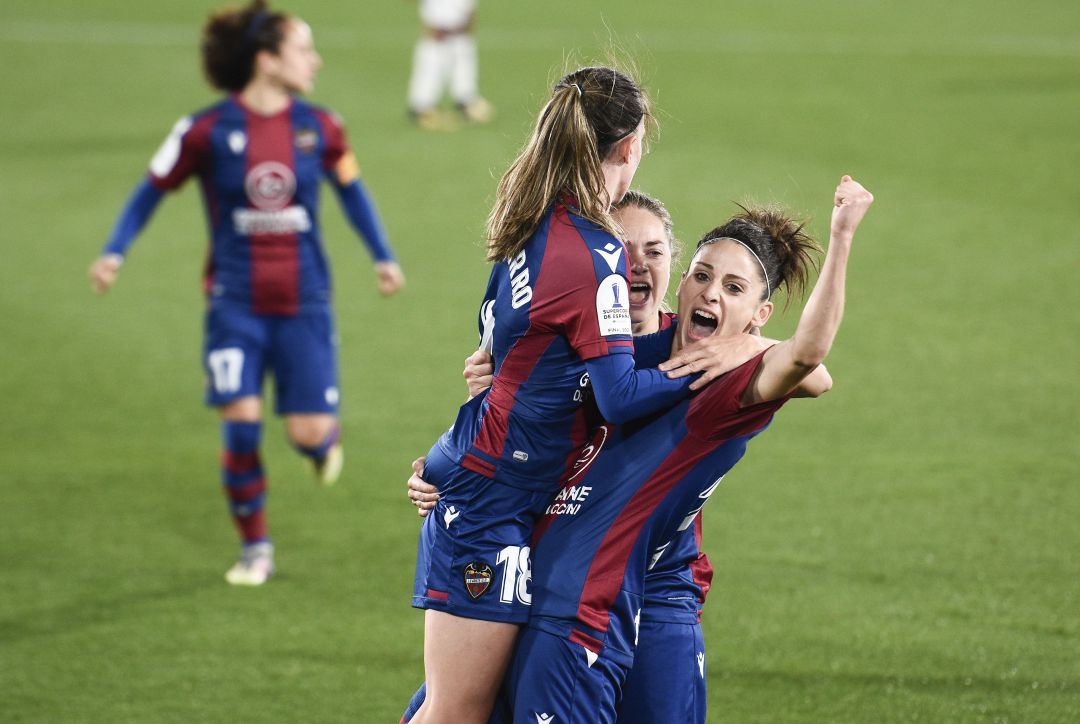 Las jugadoras del Levante celebrando uno de los goles al Logroño. Las jugadoras del Levante celebrando uno de los goles al Logroño.