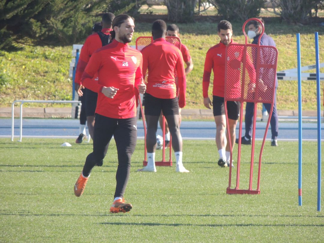 Pedro Mendes retomó el trabajo con el Almería. Pedro Mendes retomó el trabajo con el Almería.