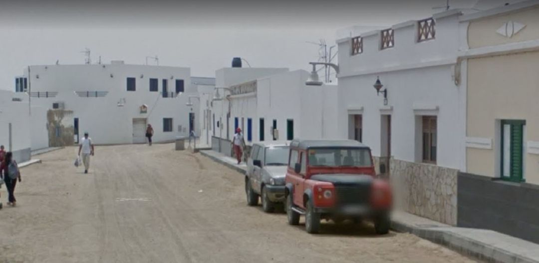 Una de las calles de Caleta de Sebo, en La Graciosa. Una de las calles de Caleta de Sebo, en La Graciosa.