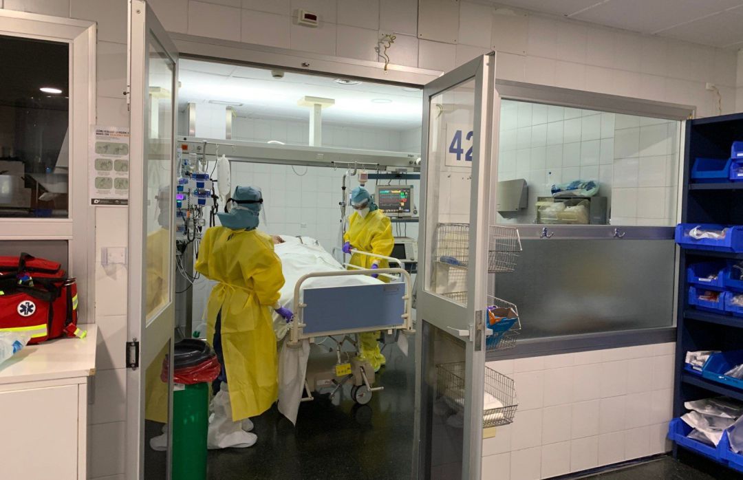 Profesionales sanitarios en el Hospital Regional de Málaga Profesionales sanitarios en el Hospital Regional de Málaga