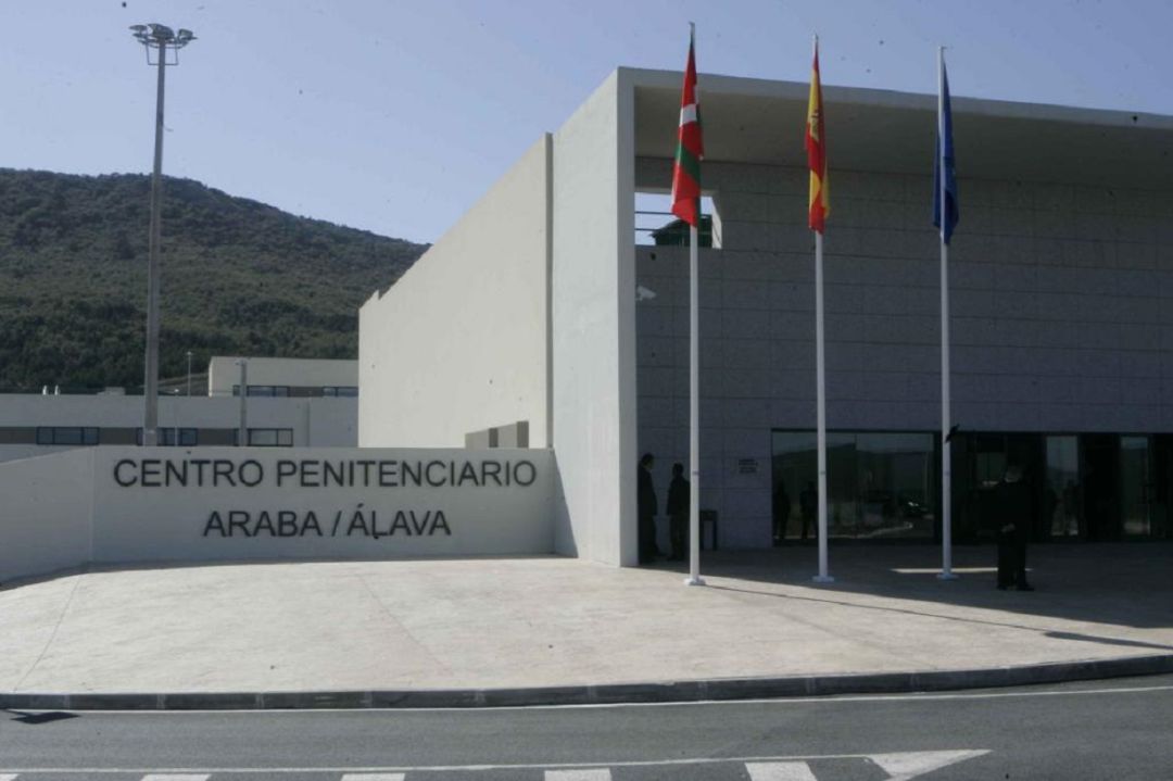 Acceso a la cárcel de Zaballa Acceso a la cárcel de Zaballa