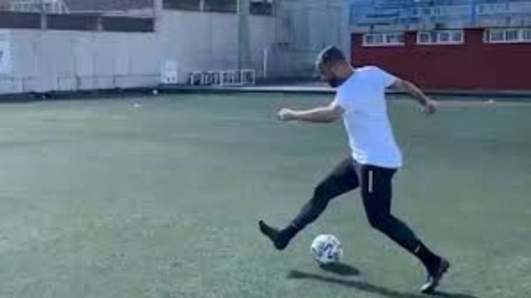 El vídeo lo subió tanto a su Twitter como a su Facebook El vídeo lo subió tanto a su Twitter como a su Facebook