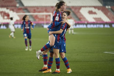 Esther González celebrando su gol ante el Logroño en la semifinal de Supercopa de España femenina 2021. Esther González celebrando su gol ante el Logroño en la semifinal de Supercopa de España femenina 2021.