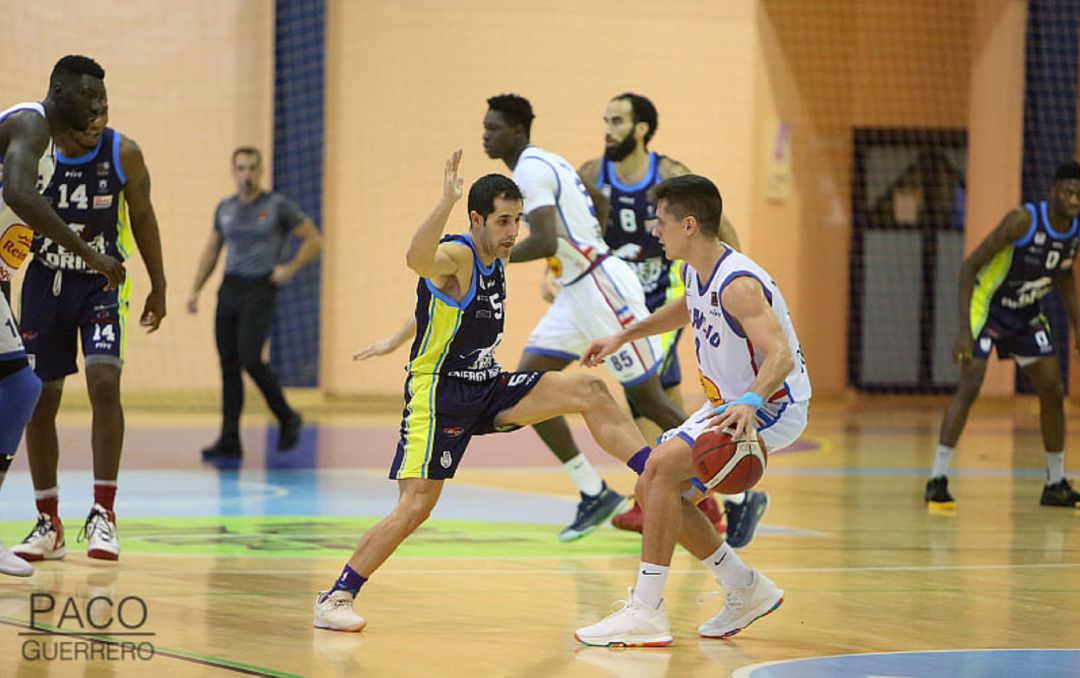Javi Fernández ante Clavijo. Javi Fernández ante Clavijo.
