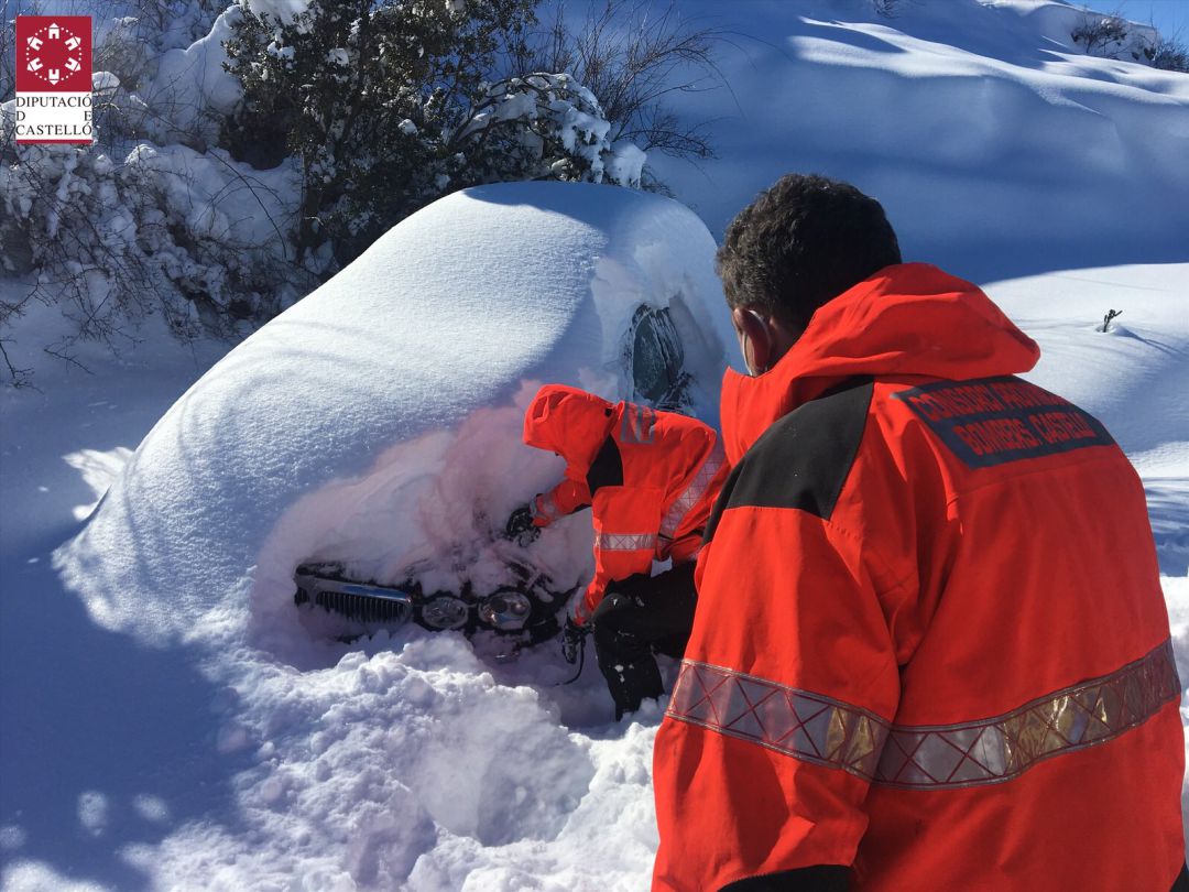 Un vehículo completamente cubierto de nieve por el temporal Filomena Un vehículo completamente cubierto de nieve por el temporal Filomena