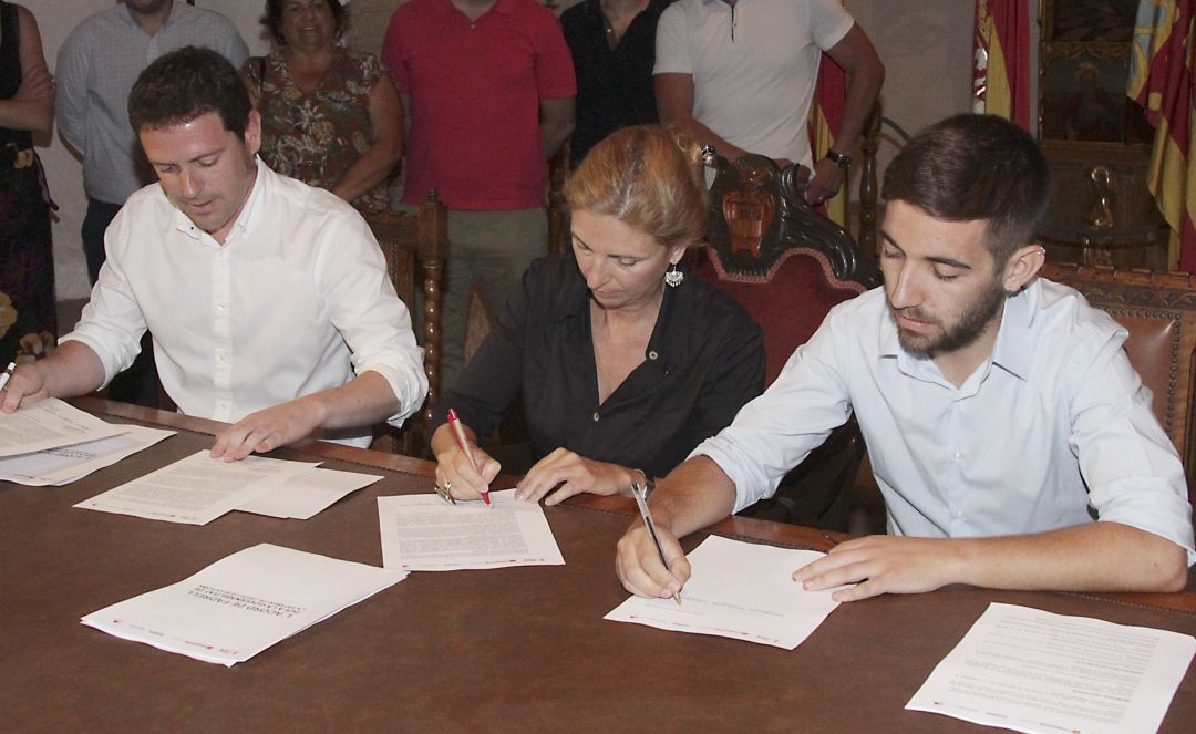 Firma del Acord de Fadrell en junio de 2019 Firma del Acord de Fadrell en junio de 2019
