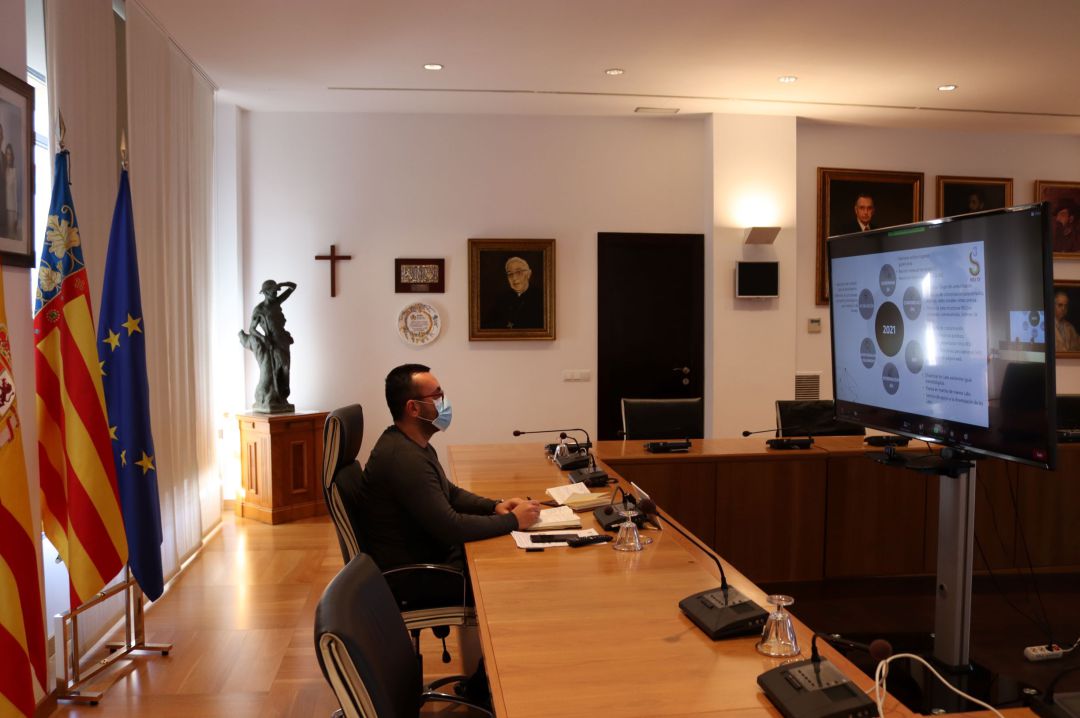 El alcalde de Vila-real, José Benlloch, en reunión telemática de la actualización post-covid de la estrategia de innovación autonómica RIS3-CV El alcalde de Vila-real, José Benlloch, en reunión telemática de la actualización post-covid de la estrategia de innovación autonómica RIS3-CV