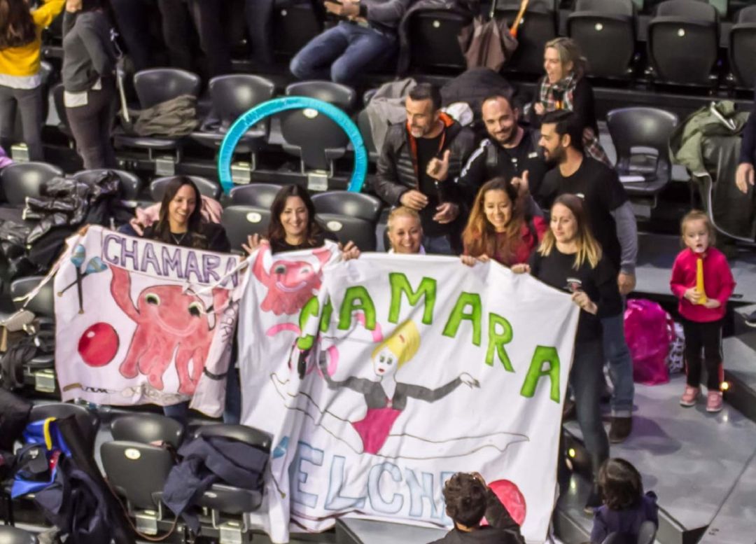 Familiares de las gimnastas apoyando al Chamara en un Nacional Familiares de las gimnastas apoyando al Chamara en un Nacional