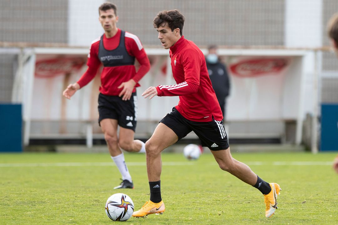 Manu Sánchez en su primer entrenamiento en Tajonar como nuevo jugador de Osasuna Manu Sánchez en su primer entrenamiento en Tajonar como nuevo jugador de Osasuna