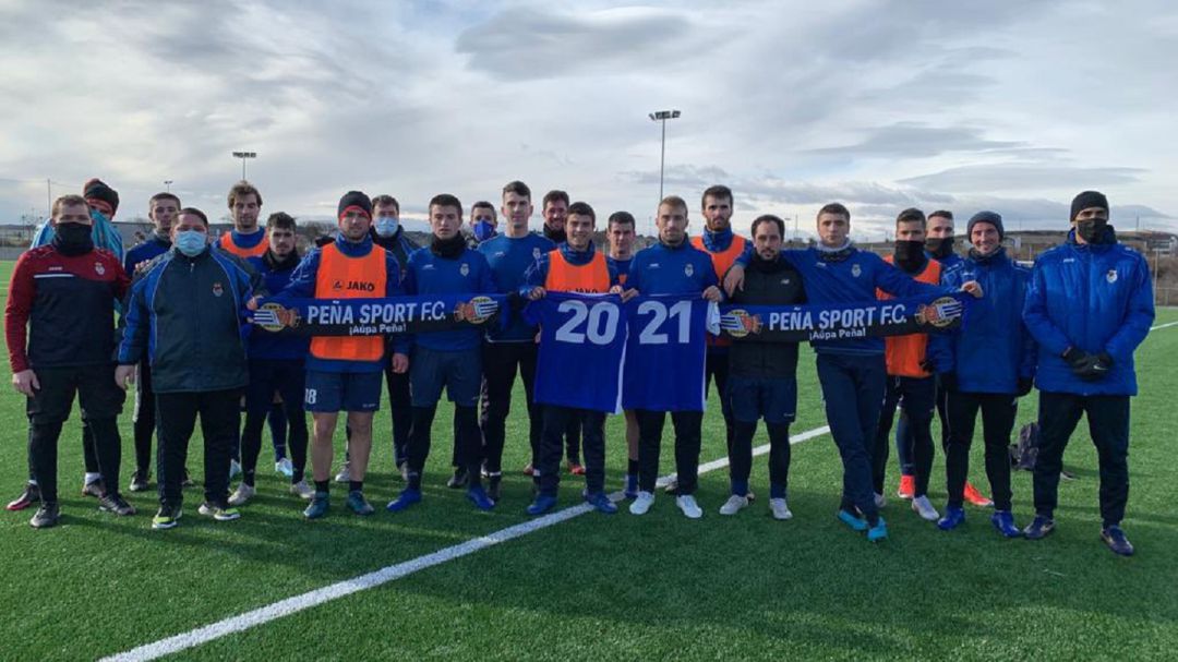 La plantilla de la Peña Sport inicia la segunda vuelta como líder de su grupo La plantilla de la Peña Sport inicia la segunda vuelta como líder de su grupo