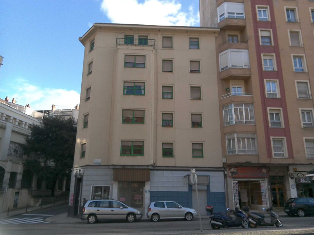 Esquina de la calle Alto Leones con Vargas en Santander. Esquina de la calle Alto Leones con Vargas en Santander.