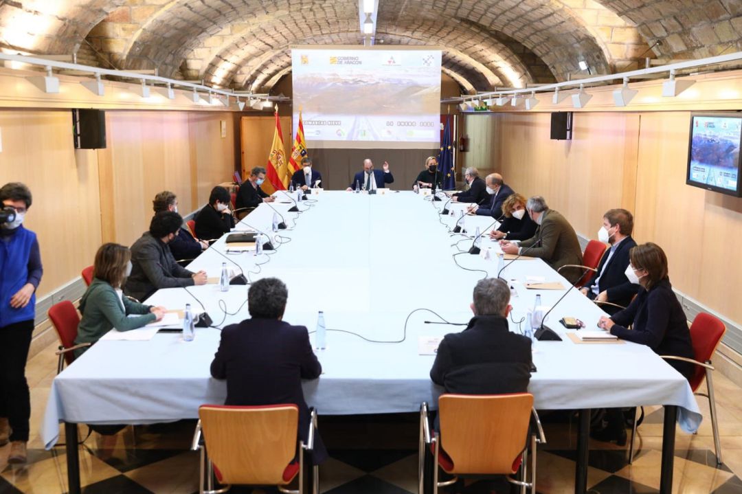Reunión del Gobierno de Aragón con el sector de la nieve Reunión del Gobierno de Aragón con el sector de la nieve