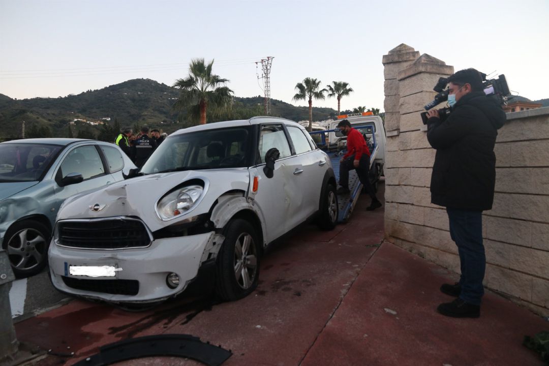 Coche de las víctimas de Cártama donde una mujer y su amiga han sido rociadas con ácido sulfúrico presuntamente por la expareja sentimental de una de ellas después que rompiera la relación Coche de las víctimas de Cártama donde una mujer y su amiga han sido rociadas con ácido sulfúrico presuntamente por la expareja sentimental de una de ellas después que rompiera la relación