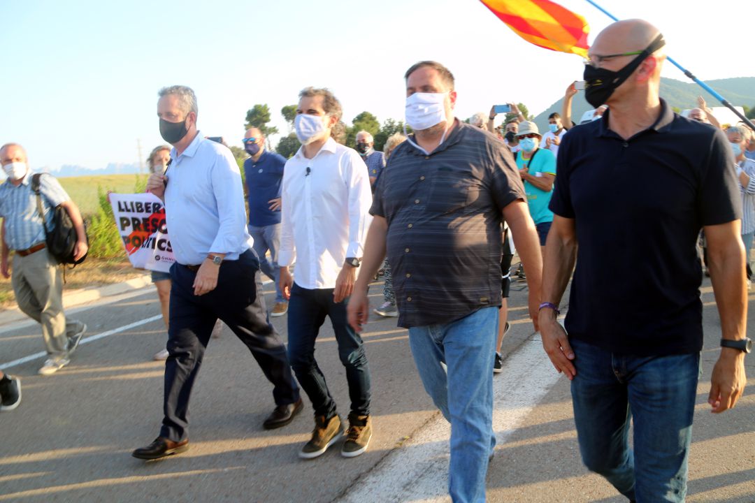 Joaquim Forn, Jordi Cuixart, Oriol Junqueras y Raül Romeva antes de entrar en la prisión de Lledoners Joaquim Forn, Jordi Cuixart, Oriol Junqueras y Raül Romeva antes de entrar en la prisión de Lledoners