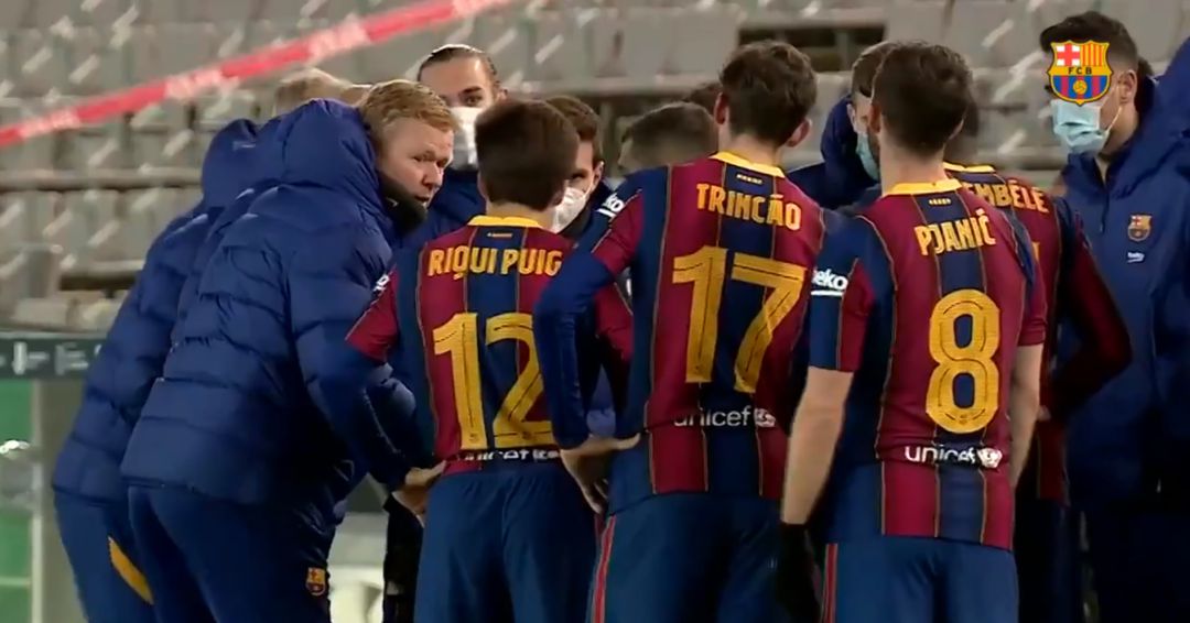 Koeman reaccionando a la petición voluntaria de Puig. Koeman reaccionando a la petición voluntaria de Puig.