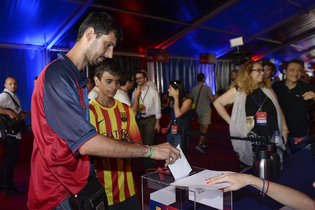 Socios del Barça votando en el anterior proceso electoral en el que venció Bartomeu Socios del Barça votando en el anterior proceso electoral en el que venció Bartomeu