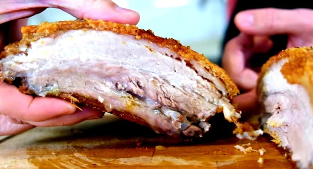 Imagen de archivo de una receta de panceta al horno Imagen de archivo de una receta de panceta al horno