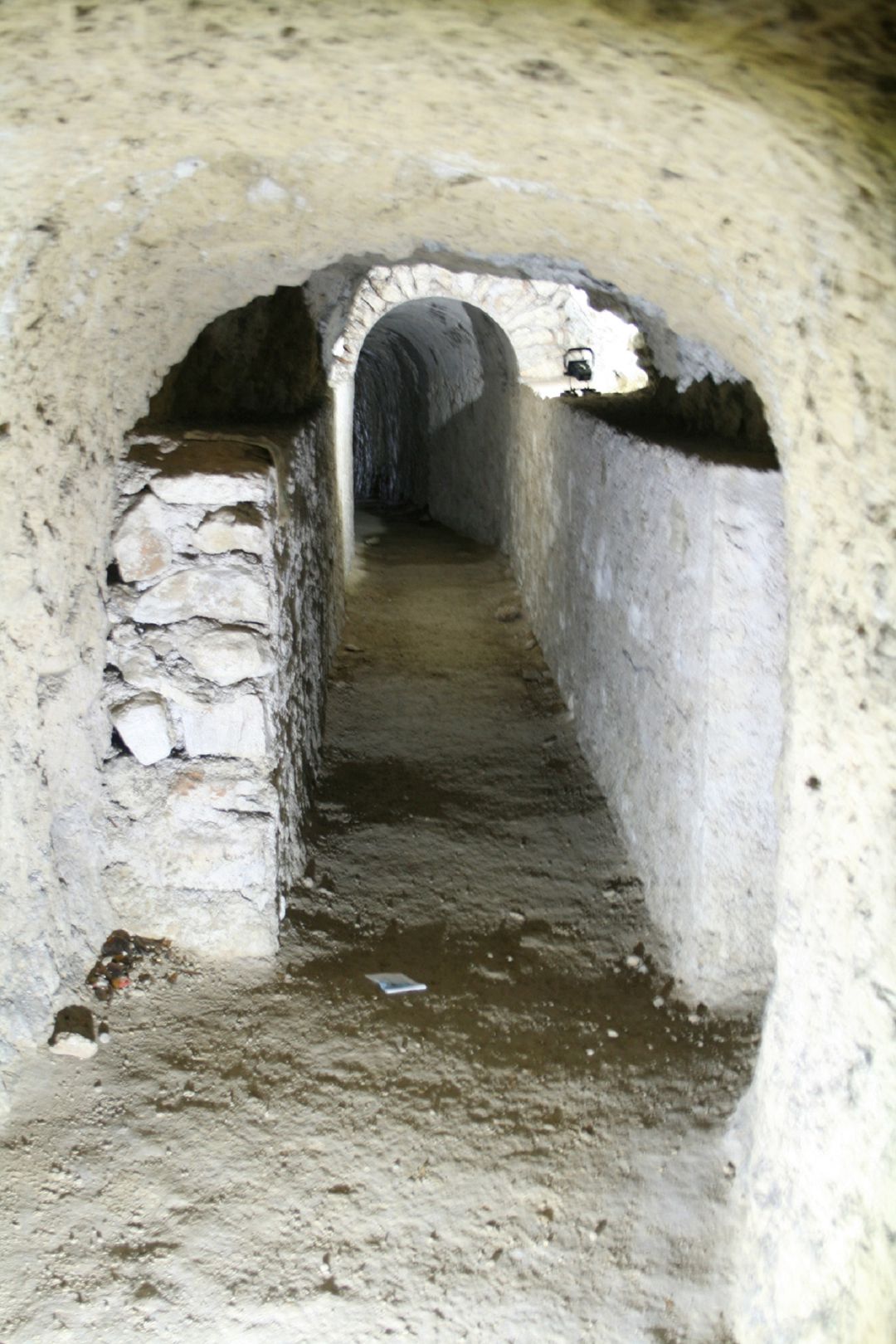 Galería subterránea de protección antiaérea de la Guerra Civil en Baza Galería subterránea de protección antiaérea de la Guerra Civil en Baza
