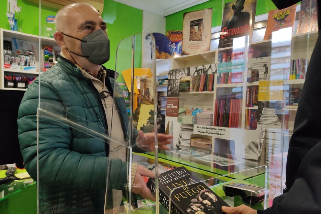 Emilio Pastor en la Libreria La Pizarra Emilio Pastor en la Libreria La Pizarra