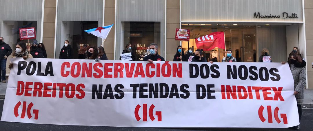 Concentración frente a Massimo Dutti en A Coruña Concentración frente a Massimo Dutti en A Coruña