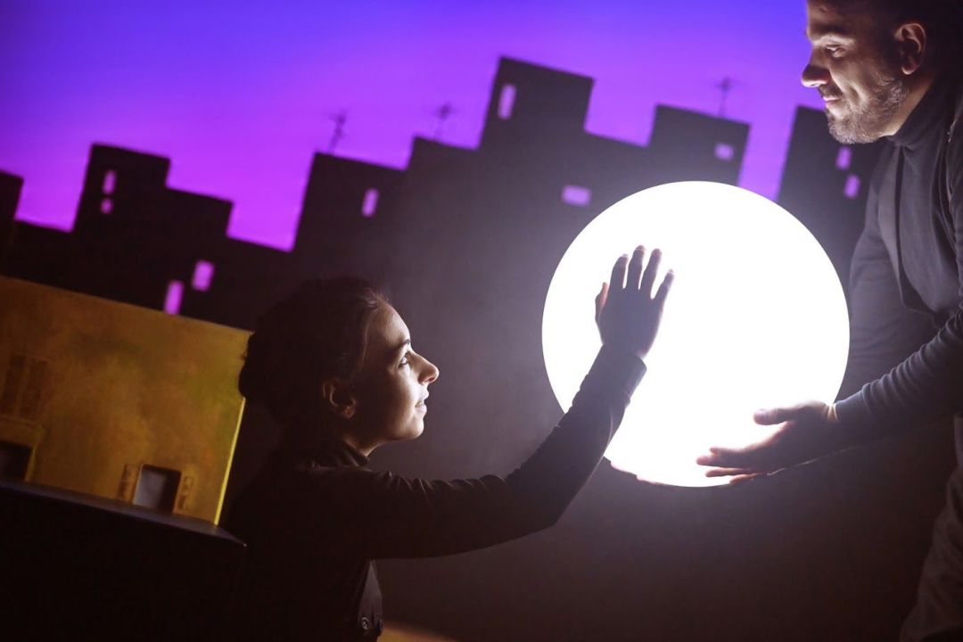 Representación de 'Luna', un espectáculo teatral para bebés de la compañía 'Arena en los bolsillos' Representación de 'Luna', un espectáculo teatral para bebés de la compañía 'Arena en los bolsillos'