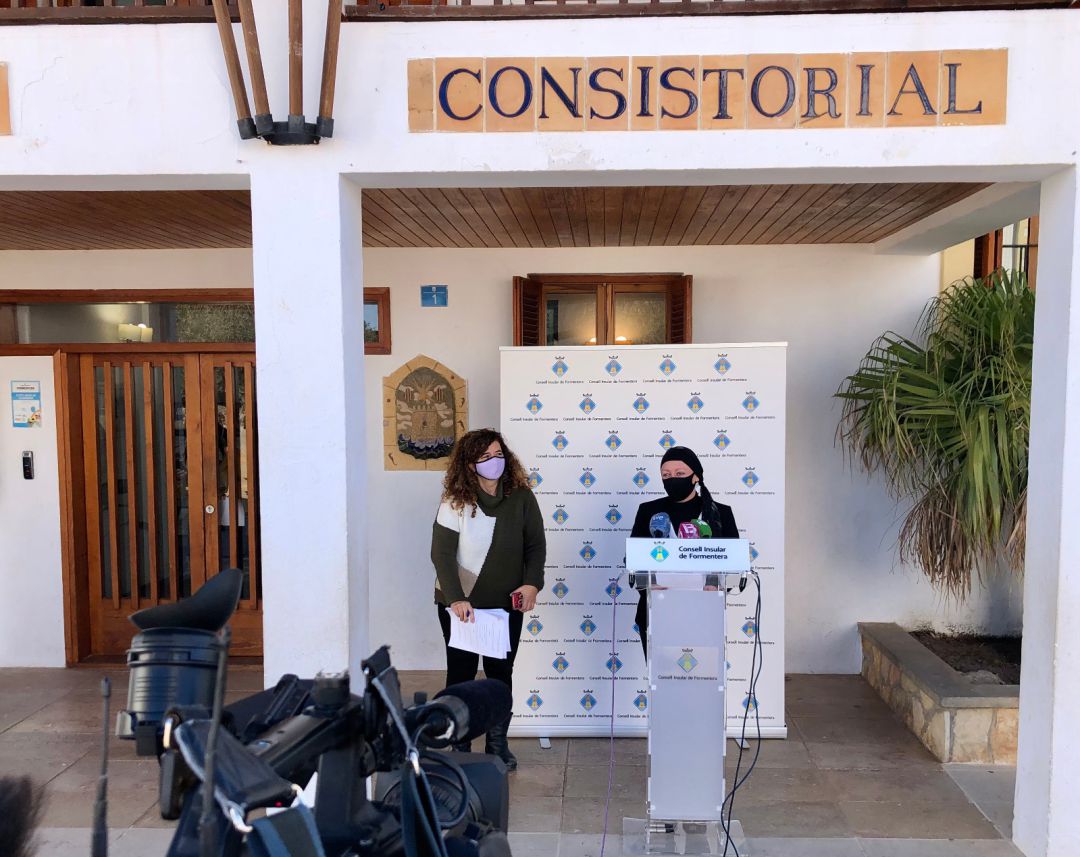 Pilar Costa y Alejandra Ferrer Pilar Costa y Alejandra Ferrer