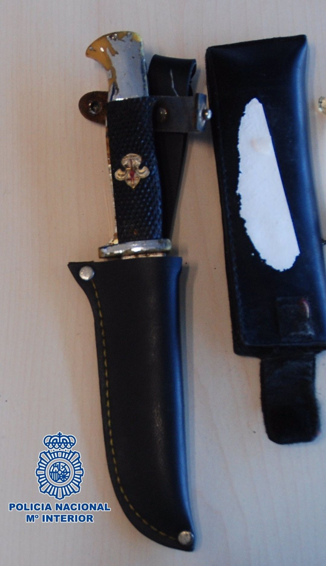Cuchillo utilizado para el asalto de la vivienda Cuchillo utilizado para el asalto de la vivienda