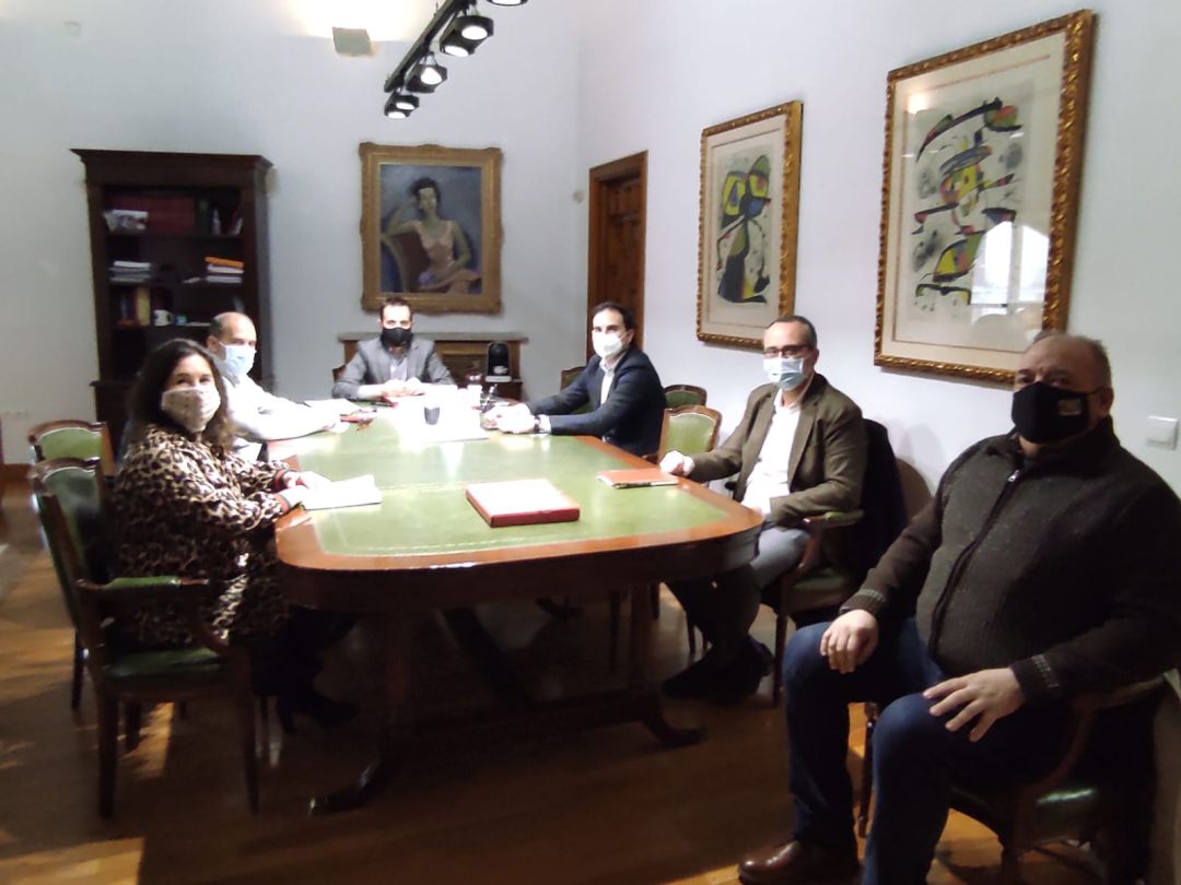 Reunión mantenida entre la Plataforma Ciudadana, alcalde de Medina y el presidente de la Diputación Reunión mantenida entre la Plataforma Ciudadana, alcalde de Medina y el presidente de la Diputación