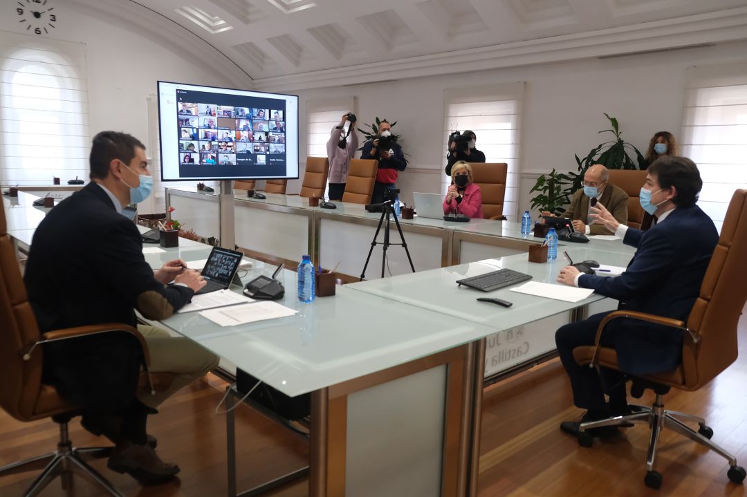 Reunión en la que se han establecido las nuevas restricciones en Castilla y León Reunión en la que se han establecido las nuevas restricciones en Castilla y León