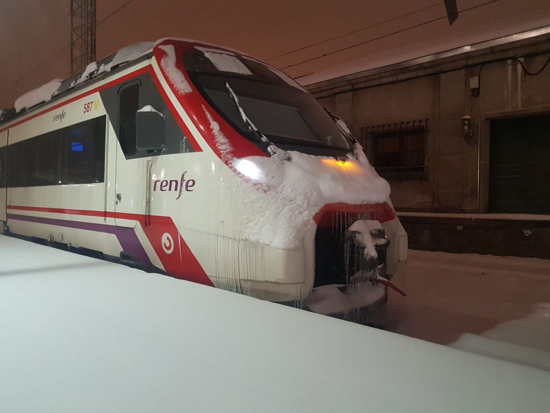 Los servicios ferroviarios se vieron interrumpidos durante varios días por la nevada Los servicios ferroviarios se vieron interrumpidos durante varios días por la nevada
